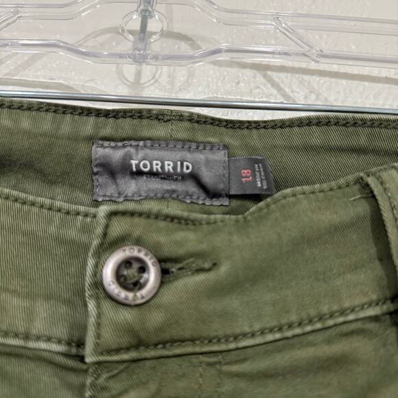 Torrid Perfect Relaxed Utility Crop Pant Deep Depths Olive Green Size 18 - Picture 7 of 9
